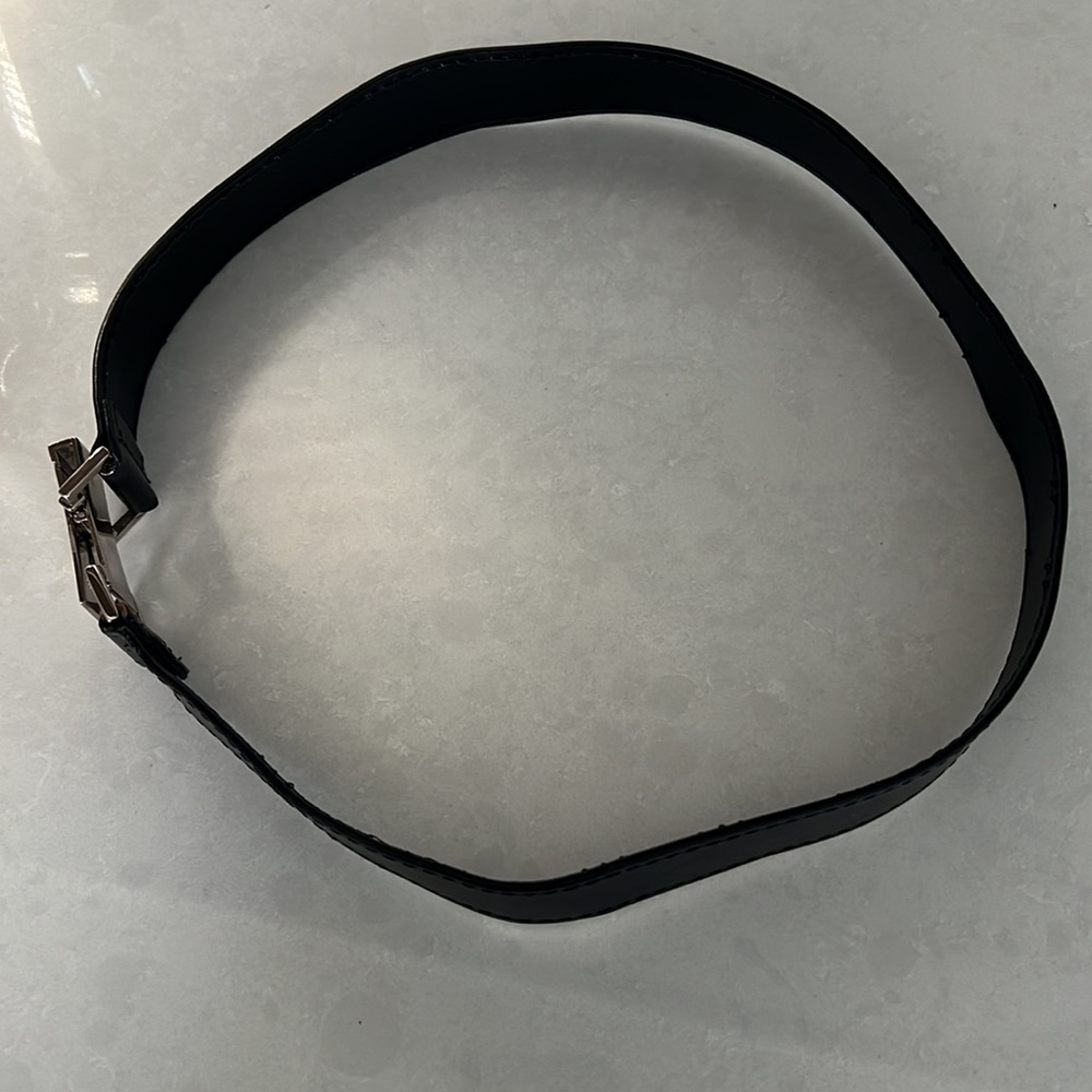 Gucci black leather belt 33 inches long silver buckle with insignia - Picture 4 of 6